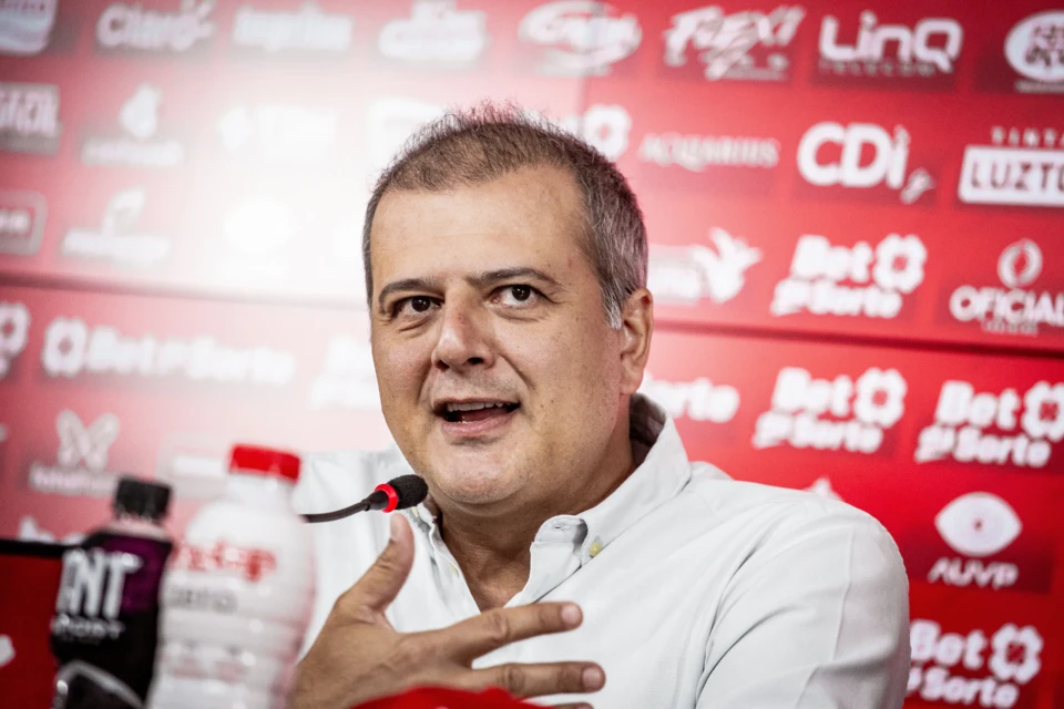 Bittar celebra engajamento da torcida do Vila e alta no sócio-torcedor