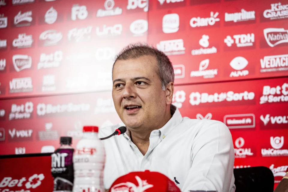 Bittar celebra engajamento da torcida do Vila e alta no sócio-torcedor
