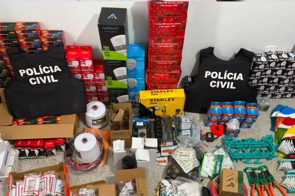 Itens apreendidos durante operação - (Foto: reprodução/PC)