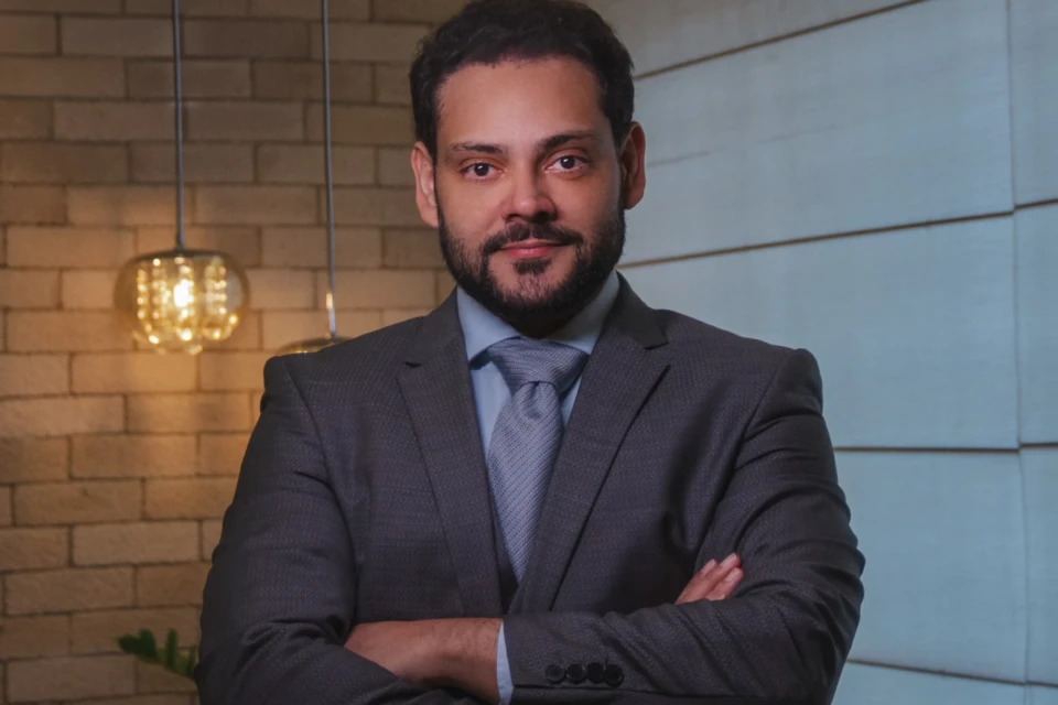 O advogado e contador Pedro Henrique Miranda Medeiros avalia que a validade da lei de Indiara depende da comparação entre as atribuições dos vigias e as funções exercidas pela Guarda Municipal. Foto: Divulgação.