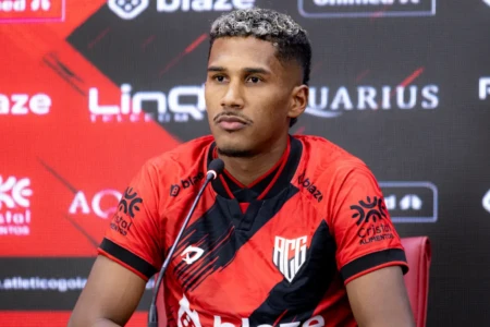 Jogador foi o segundo reforço contratado na janela do meio do ano (Foto: Raphael Teixeira / ACG)