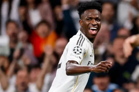 Real Madrid renova com Vinícius Júnior até final de 2032