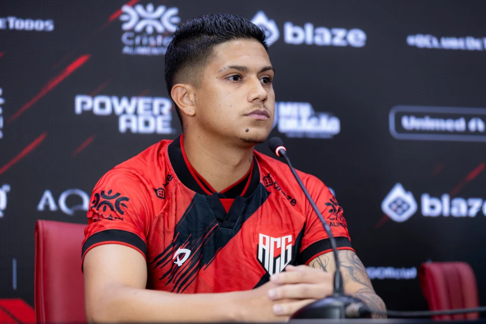 Atlético apresenta o atacante Gustavo Maia que já atuou no Vila Nova