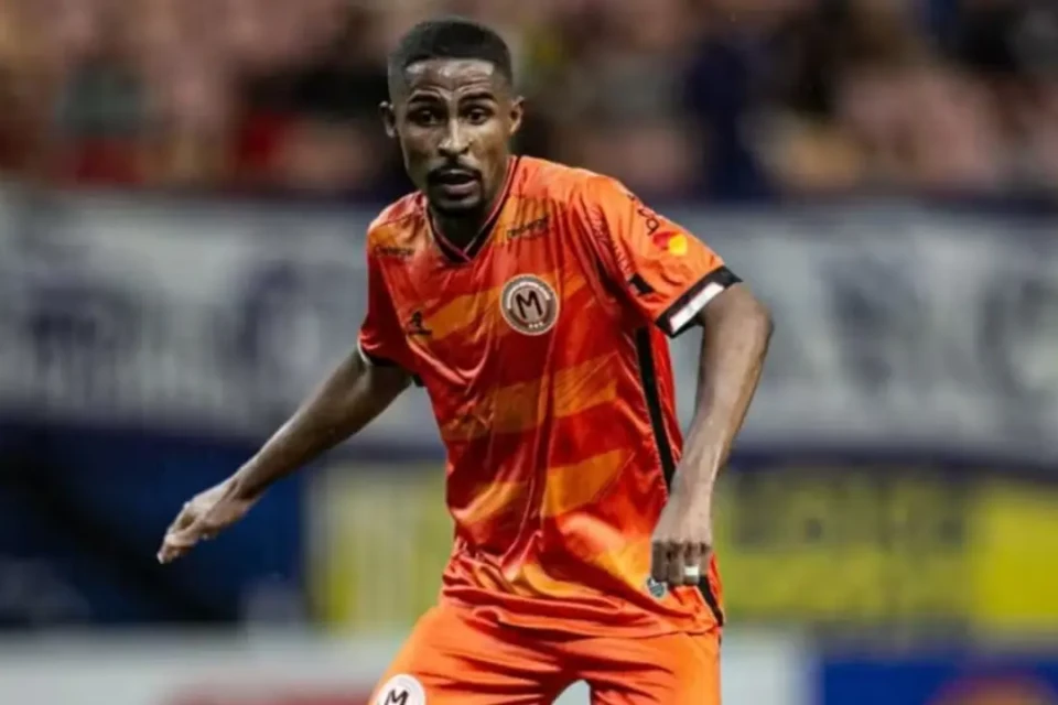 Anápolis anuncia contratação de Vitinho lateral direito