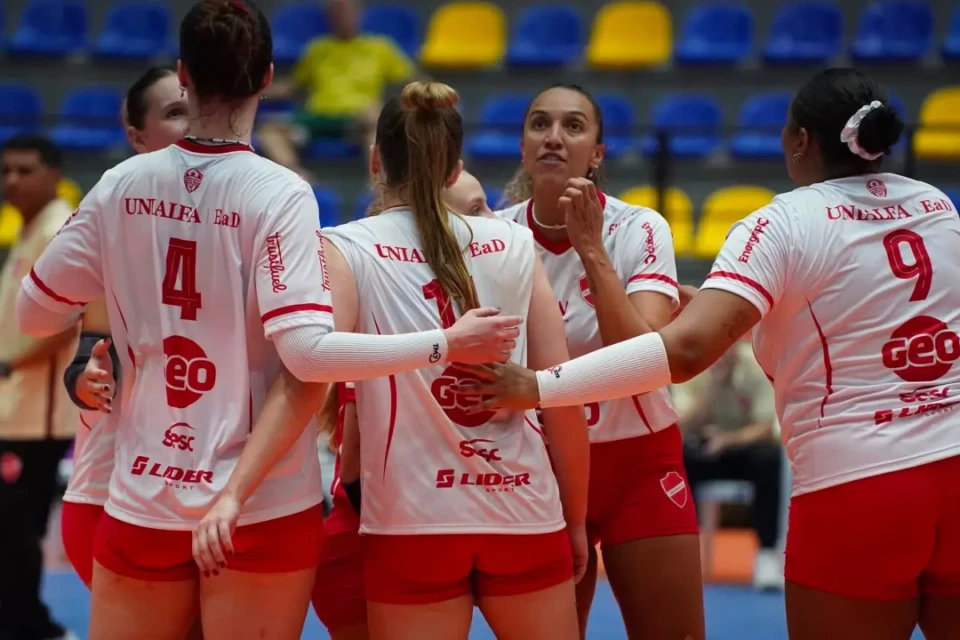 Vila Nova bate Instituto Ace e dispara na liderança da Superliga C