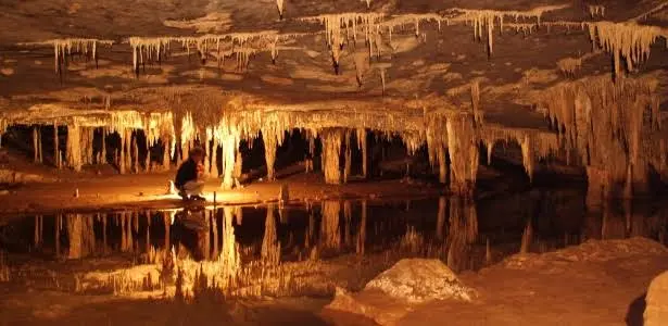 Formações rochosas e galerias subterrâneas do Parque Estadual de Terra Ronca, no Nordeste de Goiás, uma das principais regiões de cavernas do estado. (Foto: Governo de Goiás)