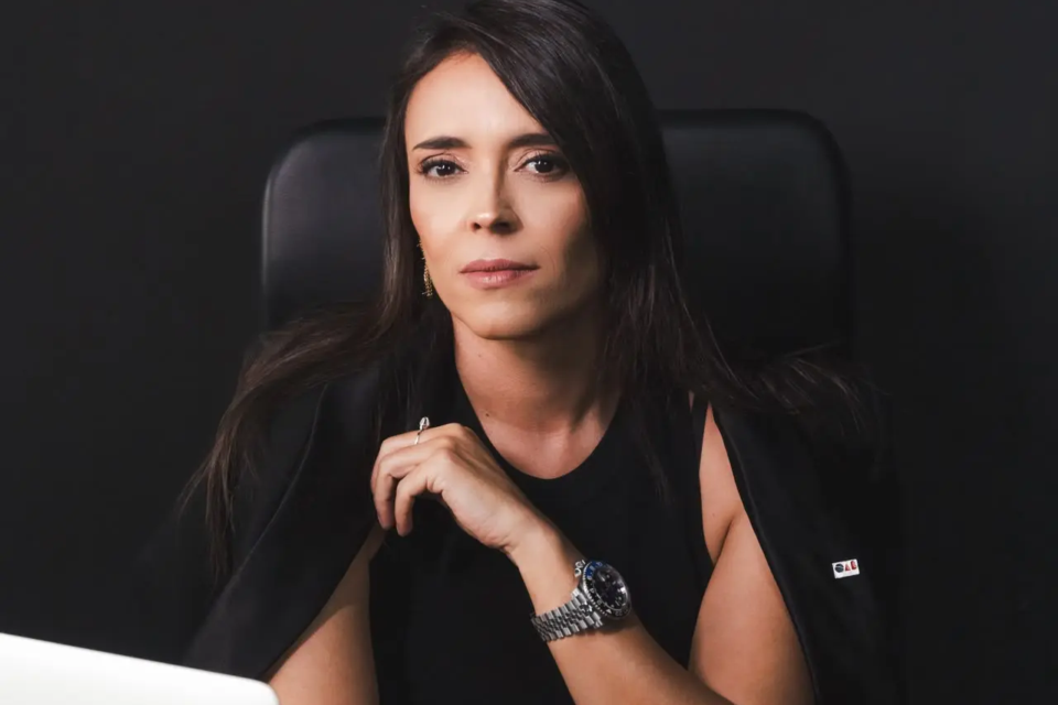 Hélida Moura Ribeiro, advogada, professora de Direito Penal da UNIALFA e mestranda em Direito Constitucional Econômico, defende o fortalecimento da estrutura de apoio psicológico, social e econômico às mulheres vítimas de violência. (Foto: Divulgação)