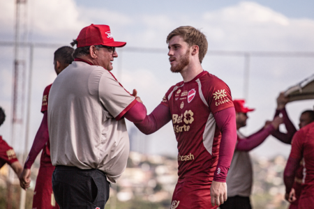 Guto Ferreira define o Vila Nova para encarar o Sport