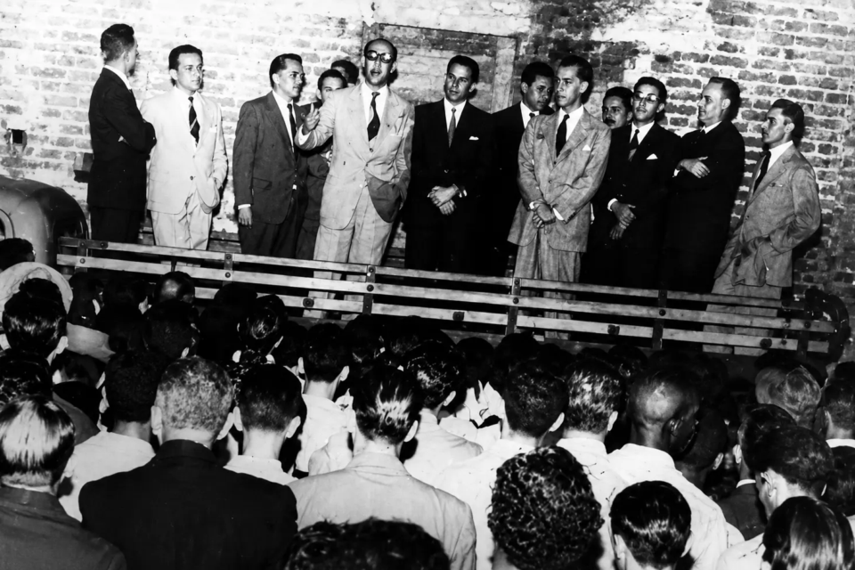 Comício de Juscelino Kubitschek em Jataí, em 4 de abril de 1955, quando o então candidato à Presidência assumiu publicamente o compromisso de transferir a capital do país para o Planalto Central. (Foto: Museu Histórico de Jataí)