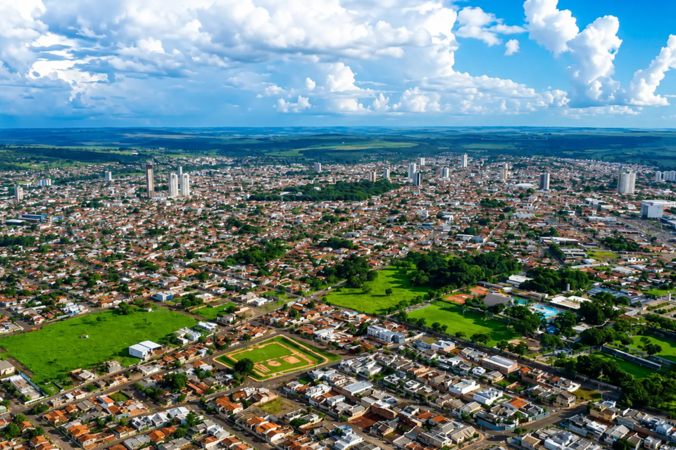 Vista aérea de Jataí, no Sudoeste de Goiás, município que entrou para a história nacional após o comício de Juscelino Kubitschek em 1955, marco da promessa de construção de Brasília. (Foto: Prefeitura de Jataí)