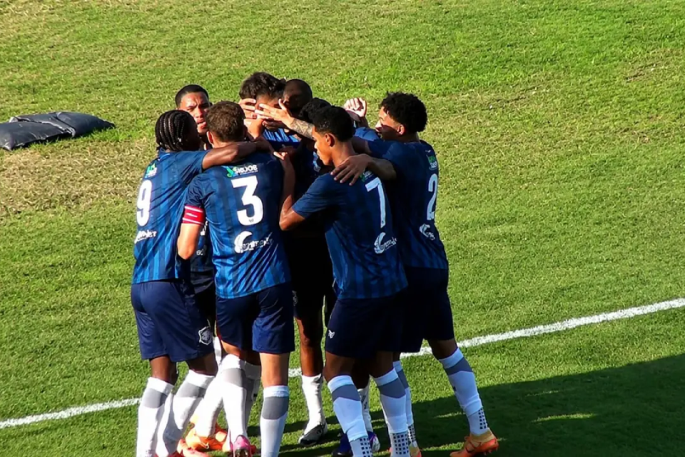 Grêmio Anápolis goleia o Trindade no Jonas Duarte, na estreia de Gilberto Pereira