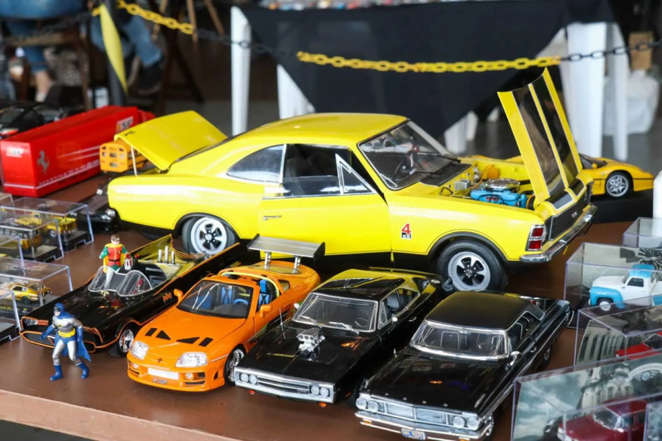Encontro de colecionismo reúne miniaturas automotivas e campeonato de customização em Goiânia