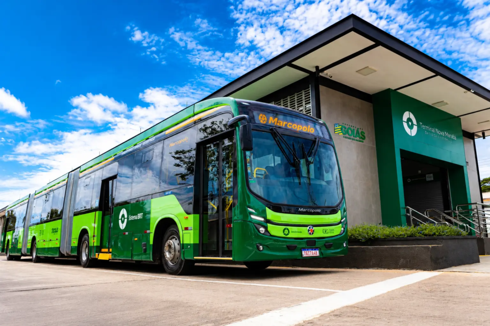 Ônibus biarticulado do sistema BRT integra a frota do transporte coletivo da Região Metropolitana de Goiânia. Foto: Divulgação.