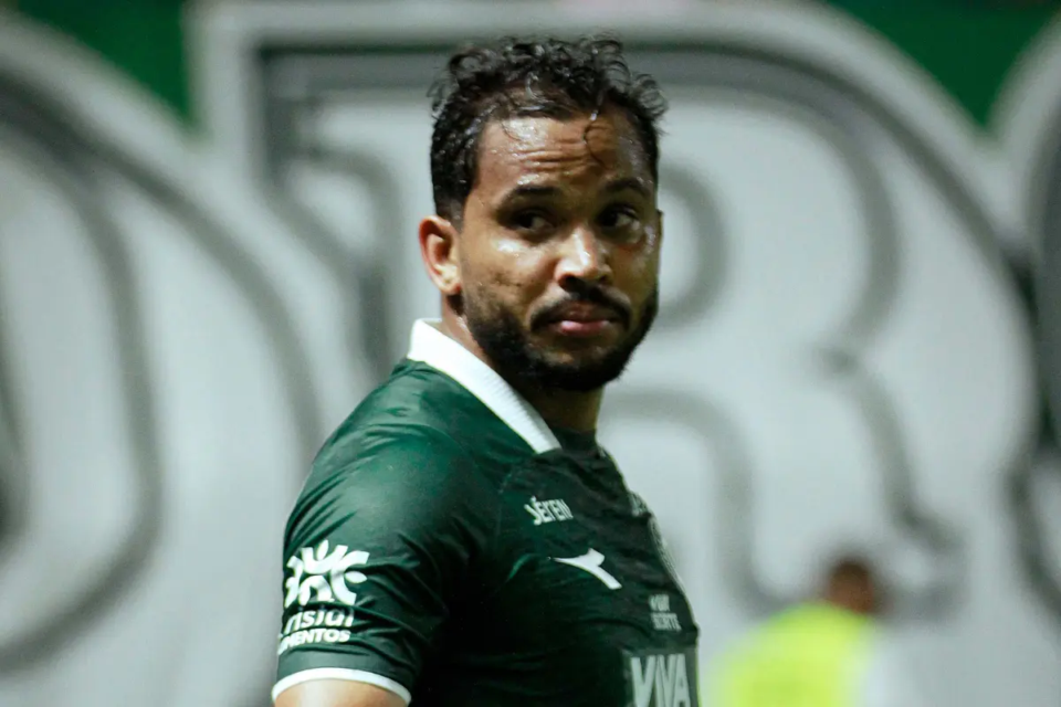 Lourenço admite incômodo com salários atrasados no Goiás