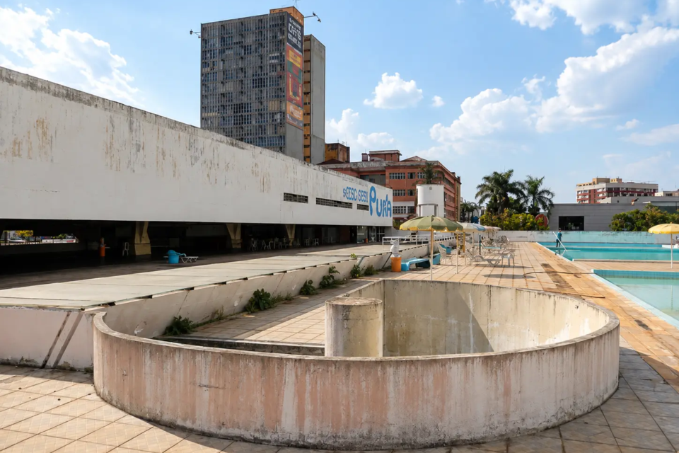 Sede do Jóquei Clube de Goiás registra uma época em que lazer, comércio e vida social convergiam para o Centro de Goiânia, então um dos principais pontos de encontro da capital. (Foto: Lucas Jordano)