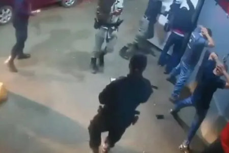 Homem é agredido por policial militar durante abordagem registrada por câmera de segurança em Formosa