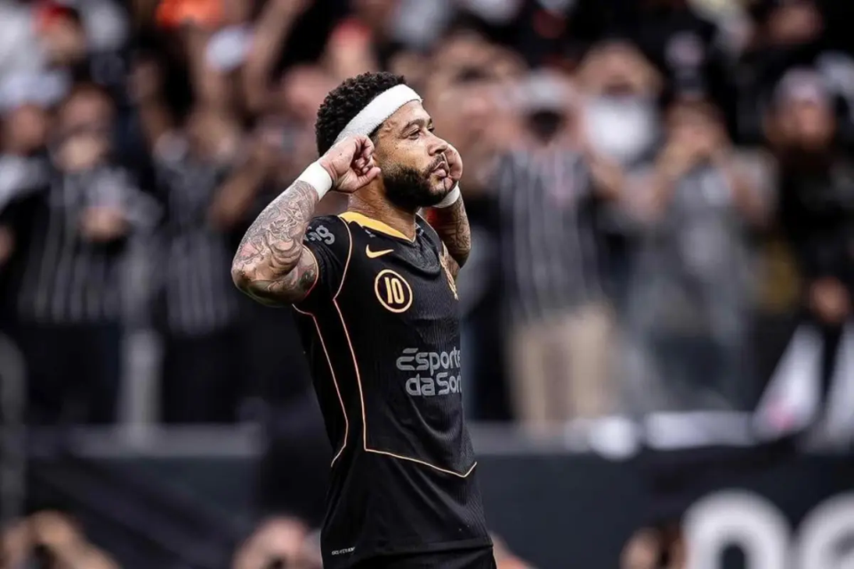 Corinthians não renova com Memphis Depay, que promete tomar providências