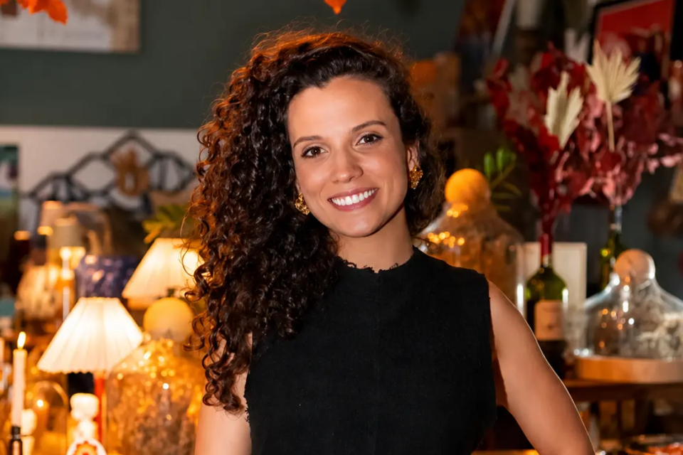 Paula Sepúlveda, gerente de marketing do Mega Moda, avalia os impactos da mudança na tributação das compras internacionais sobre o setor da moda em Goiás. (Foto: Acervo pessoal)