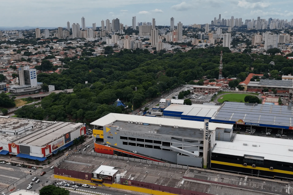 Vista aérea da Região da 44, em Goiânia, com centros comerciais que integram um dos principais polos de moda e atacado de Goiás. (Foto: Shopping Gallo)