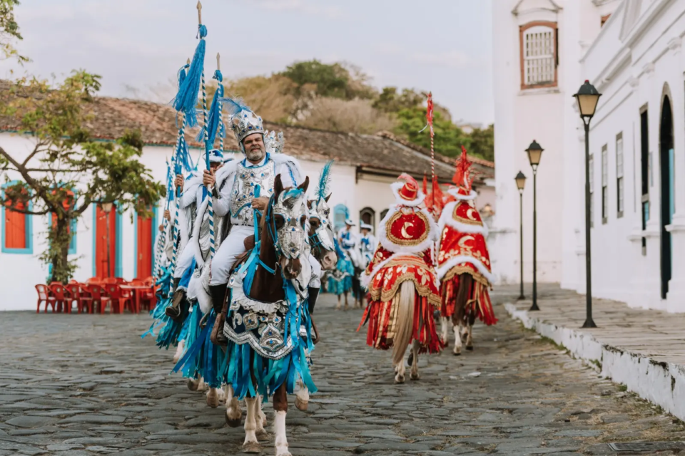 Cavalhadas ocupam a cidade de Goiás nesta sexta (14) e sábado (15)