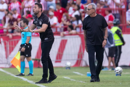 Treinador revelou a situação durante entrevista coletiva (Foto: Rafael Vieira / CNC)