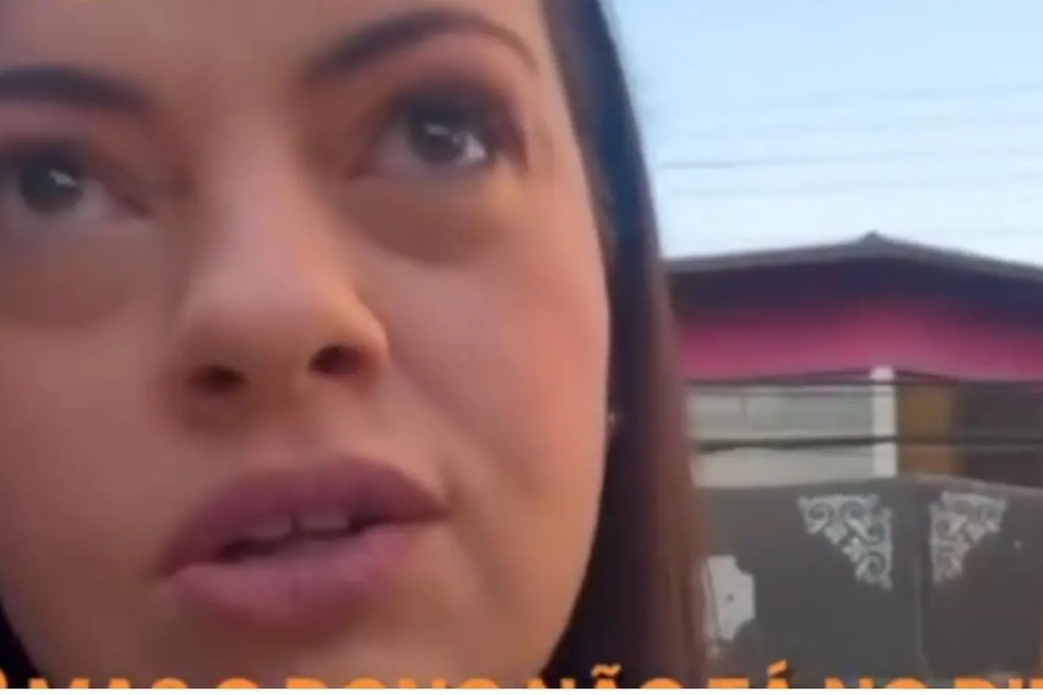 Mulher reclama