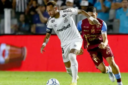 Santos vira sobre o Macará e larga em vantagem