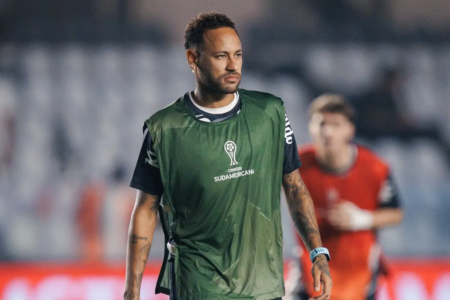 Neymar dá duas assistências em vitória do Santos