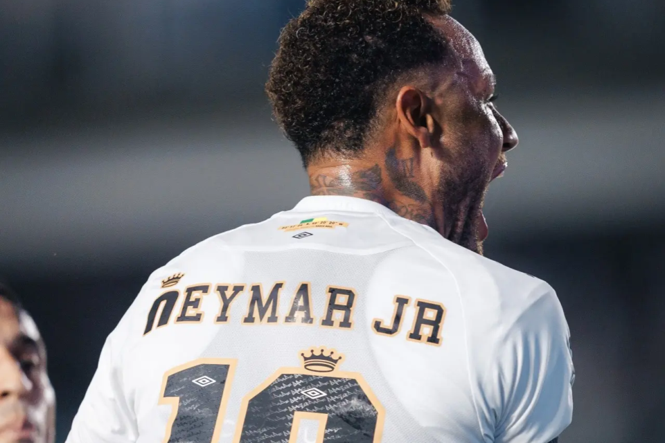 Neymar dá duas assistências em vitória do Santos