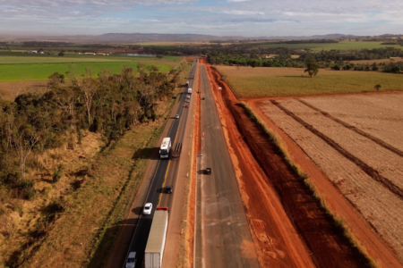 A duplicação da Br-153 acontece em Goiás. Na foto, obras entre Rialma e Rianápolis. Crédito: Ecovias Araguaia