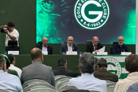 Sócios-conselheiros aprovam novo estatuto do Goiás