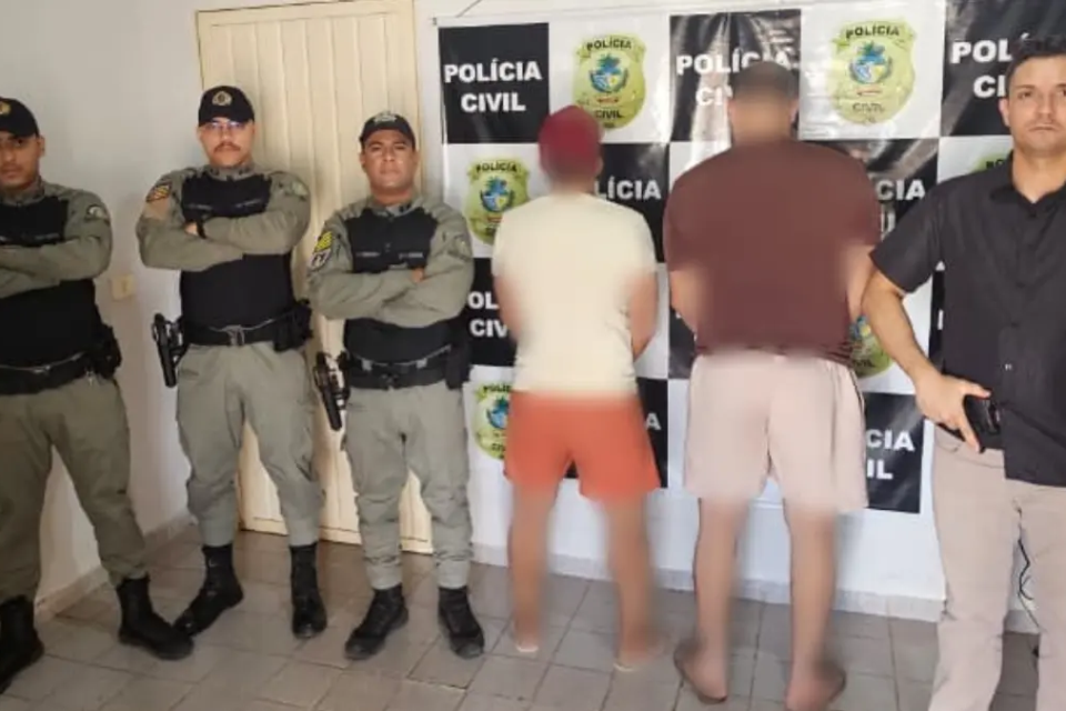 Dupla presa por extorsão - (Foto: reprodução/PM)