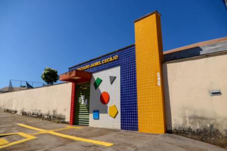 Fachada do Colégio Estadual Deputado Jamel Cecílio