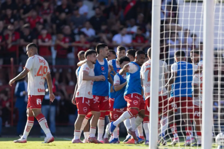 Vila Nova vence o Atlético no Accioly