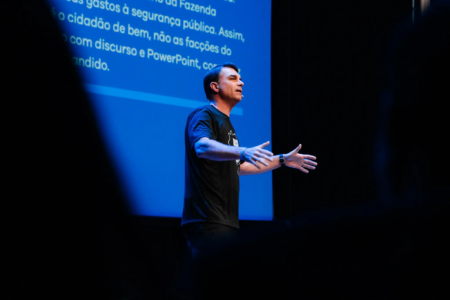 Flávio diz que terceiros tentaram filiá-lo ao PT para atrapalhar registro de candidatura (Foto: Flickr/Flávio Bolsonaro)