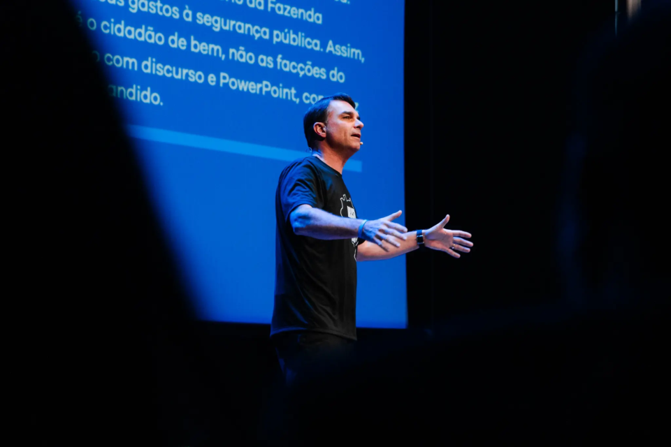 Flávio diz que terceiros tentaram filiá-lo ao PT para atrapalhar registro de candidatura (Foto: Flickr/Flávio Bolsonaro)