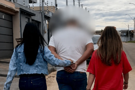 Homem é preso em Anápolis após atropelar a ex-companheira, que possuía medida protetiva contra ele. Foto: Divulgação/Polícia Civil de Goiás.
