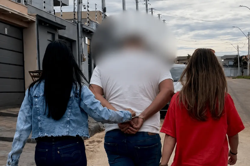 Homem é preso em Anápolis após atropelar a ex-companheira, que possuía medida protetiva contra ele. Foto: Divulgação/Polícia Civil de Goiás.