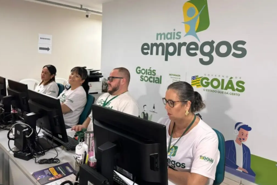 Profissionais responsáveis por atender candidtos - (Foto: reprodução)