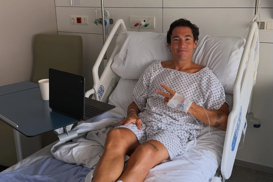 Aleix Espargaró se recupera no Hospital Universitário Quirón-Dexeus
