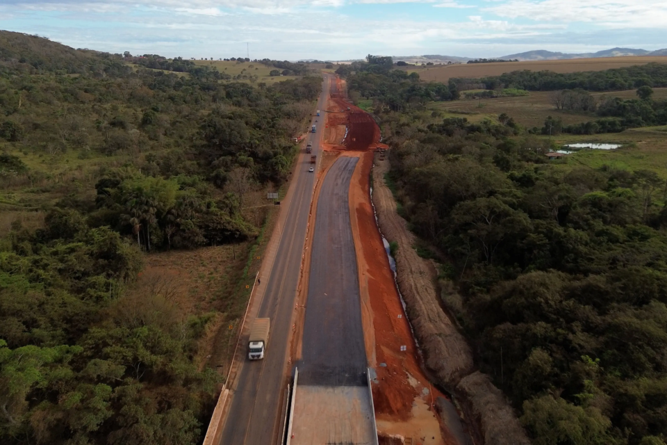 Obras de duplicação da BR-153 avançam em trechos de Goiás dentro do programa de ampliação da capacidade da rodovia. (Foto: Ecovias Araguaia)