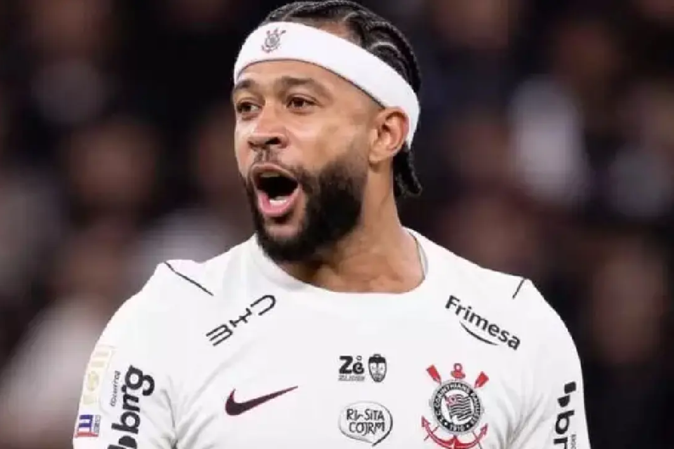 Depay acerta renovação com Corinthians e comemora feito