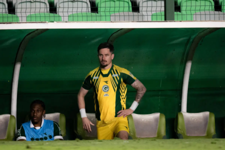Tadeu terá que disputar posição com Thiago Rodrigues no Goiás, revela Mozart