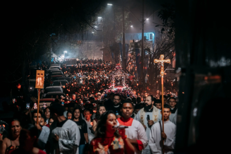 Romeiros participam da Romaria de Nossa Senhora D’Abadia do Muquém, em Niquelândia, que teve público estimado em 978.240 pessoas em 2026 (Foto: Paróquia de Nossa Senhora D’Abadia do Muquém)