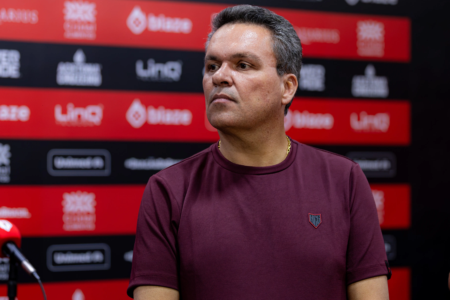 Adson elogia trabalho de Roger Silva e foca em acesso do Atlético