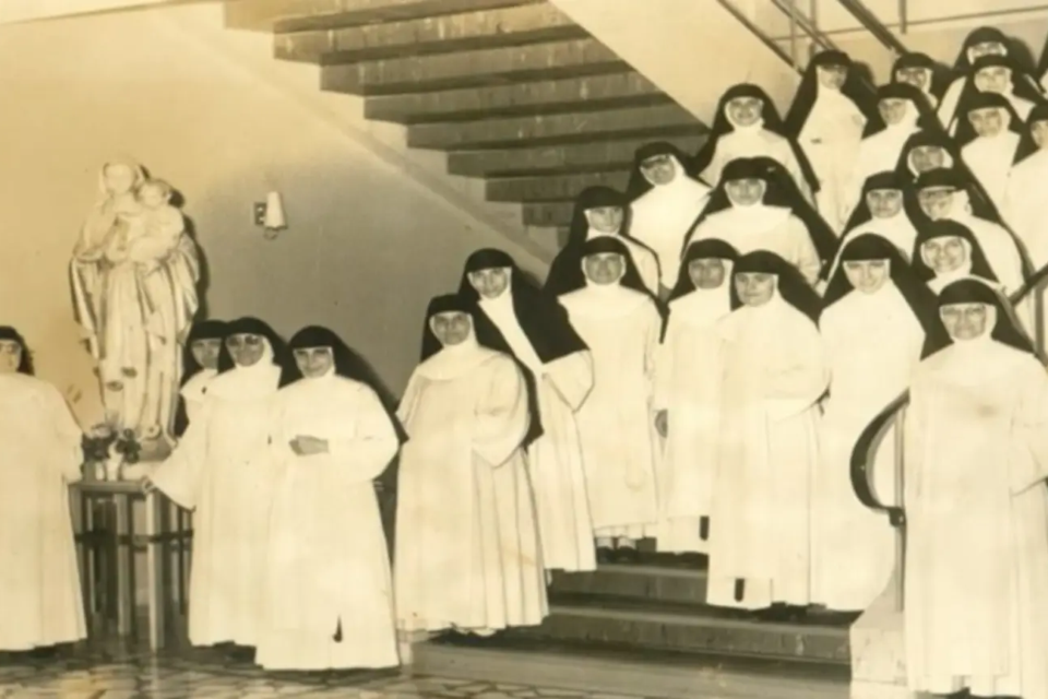 Religiosas agostinianas reunidas nas dependências do Colégio Santo Agostinho, em Goiânia, em registro histórico da instituição (Foto: Acervo/Colégio Santo Agostinho)