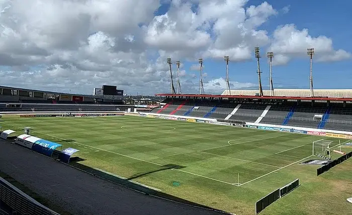 Estádio Rei Pelé com risco de colapso estrutural