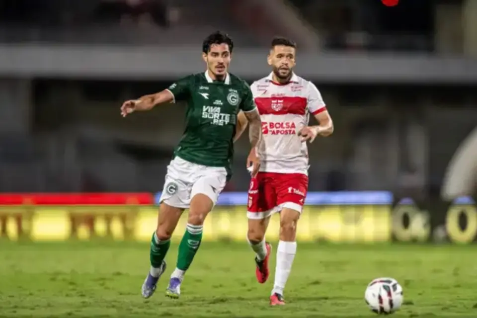 Estádio Rei Pelé com risco de colapso estrutural