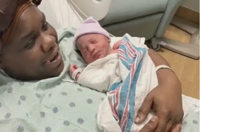 image 4 Mulher é internada com ‘pedra nos rins’ e sai do hospital com bebê; veja fotos