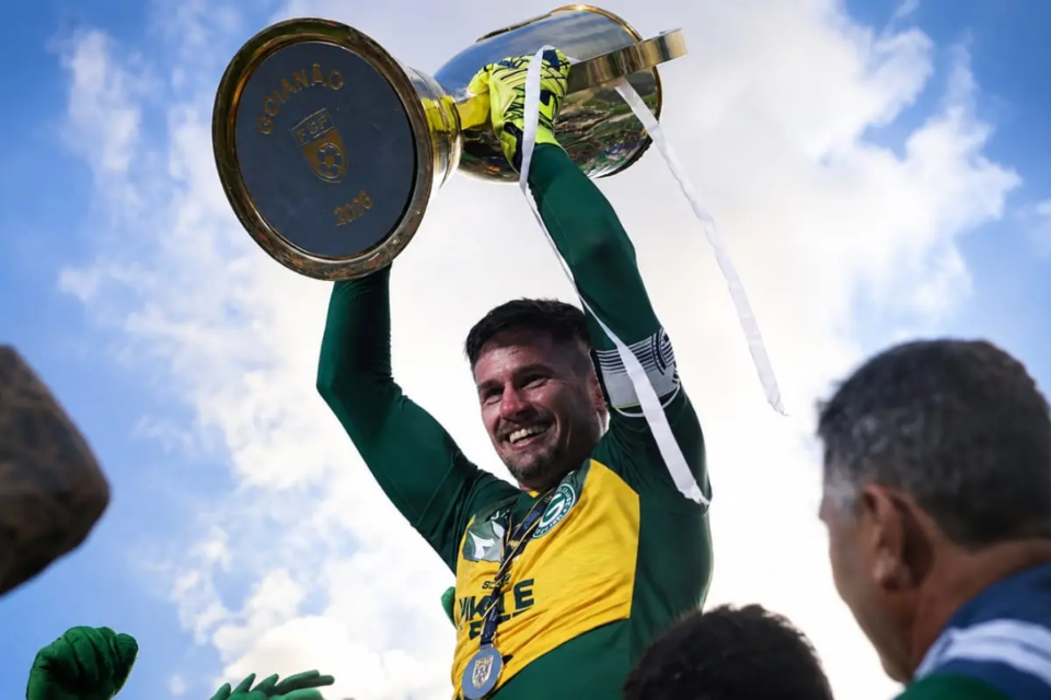 Tadeu campeão goiano com o Goiás